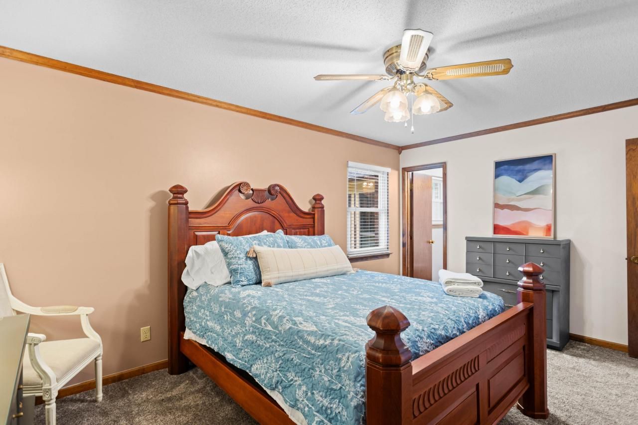 708 E Butternut Road Photo 20