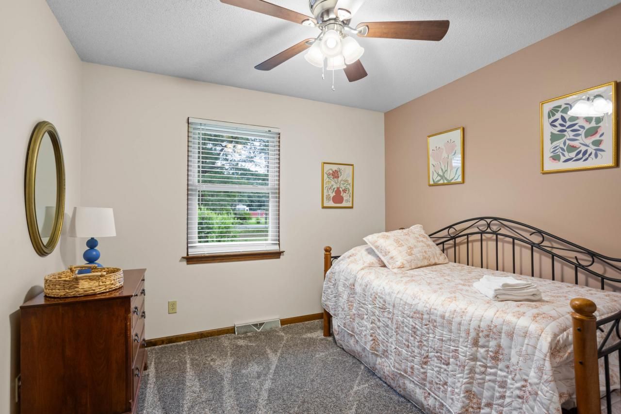 708 E Butternut Road Photo 24