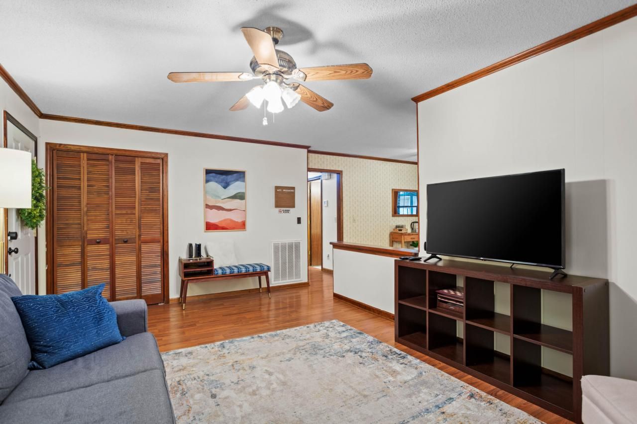 708 E Butternut Road Photo 6