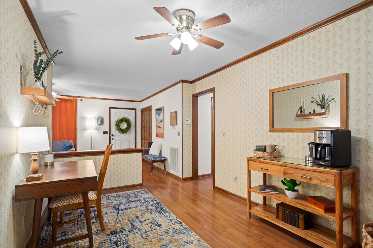 708 E Butternut Road Photo 8