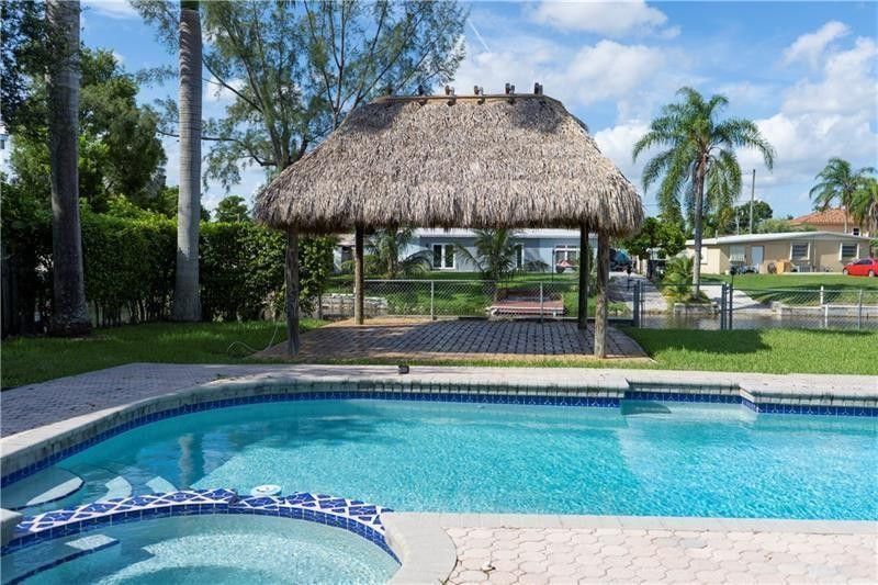 8165 NW 182nd Street, Hialeah, FL 33015 Photo