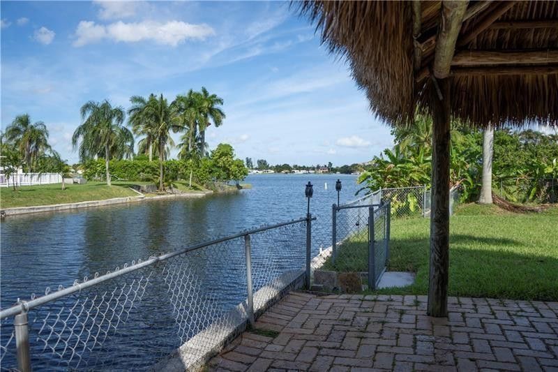 8165 NW 182nd Street, Hialeah, FL 33015 Photo