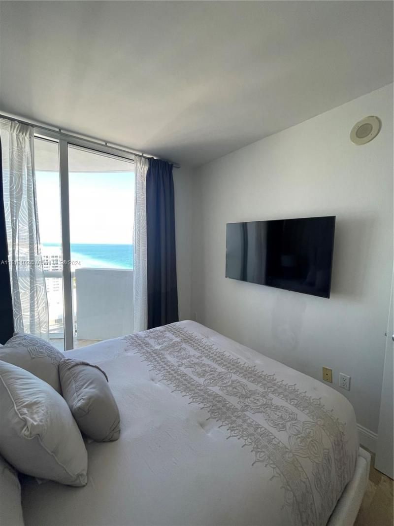 6365 Collins Ave, Unit 2610, Miami Beach, FL 33141 Photo