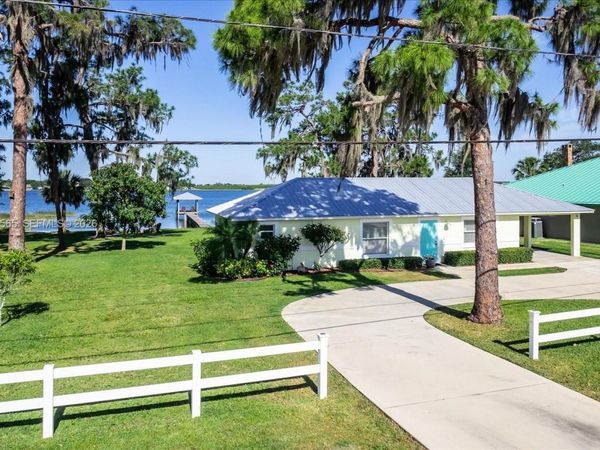924 Lake Dr E, Lake Placid, FL 33852