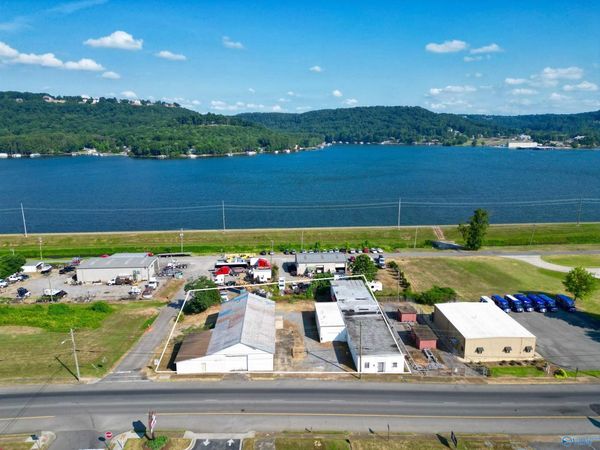 1705 Blount Avenue, Guntersville, AL 35976