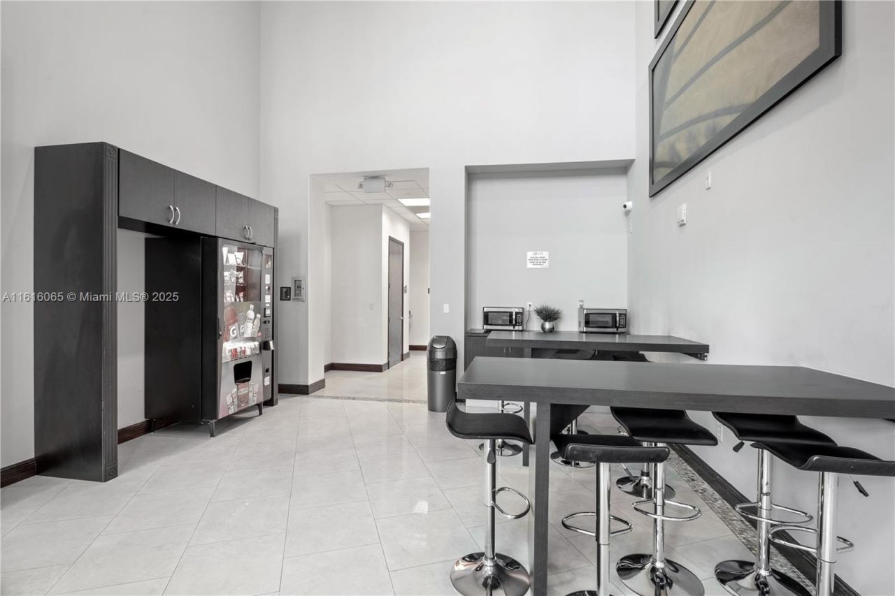 2300 W 84th St, Hialeah, FL 33016 Photo