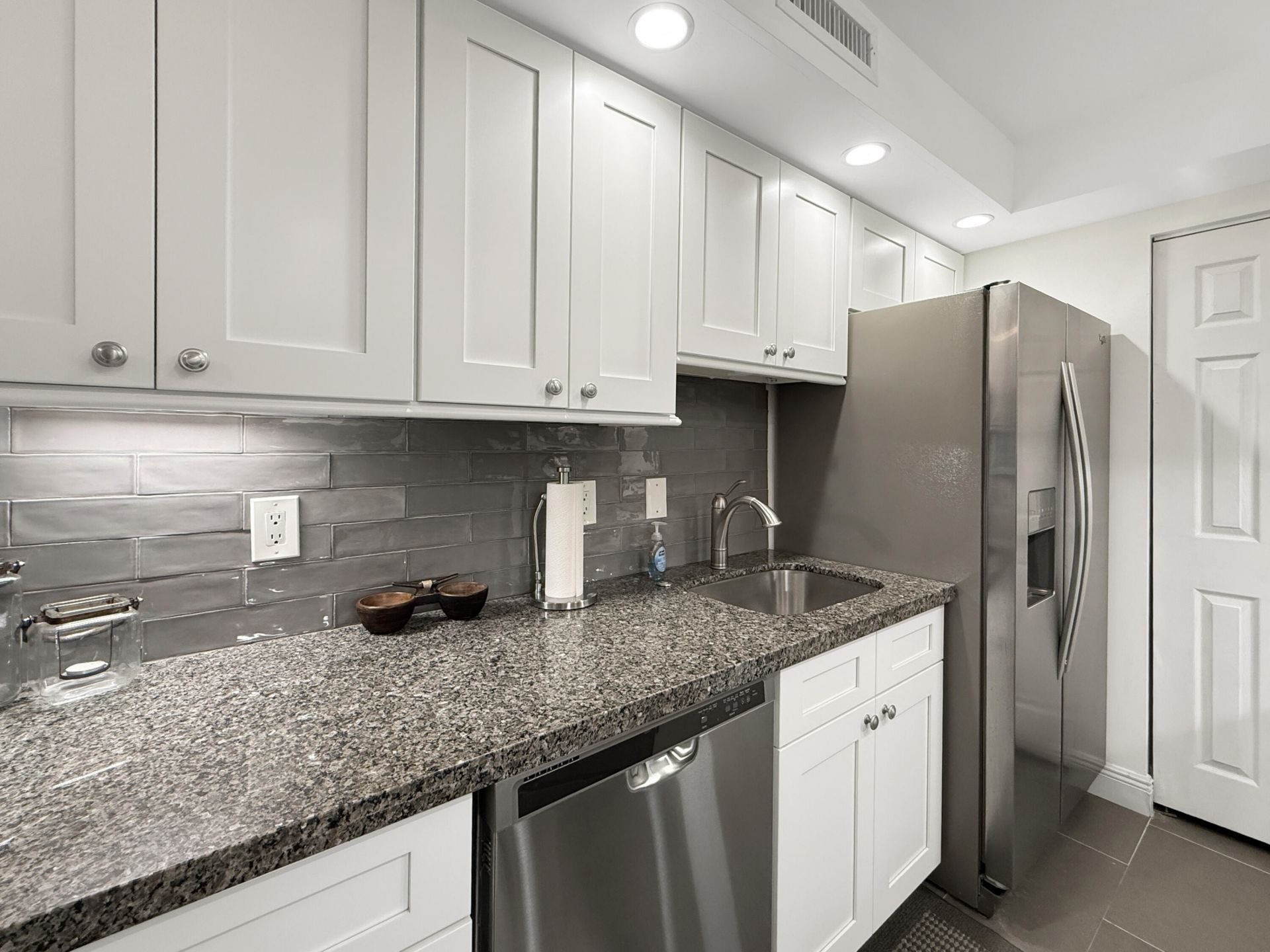 3000 N Ocean Drive, Unit 17 B, Singer Island, FL 33404 Photo