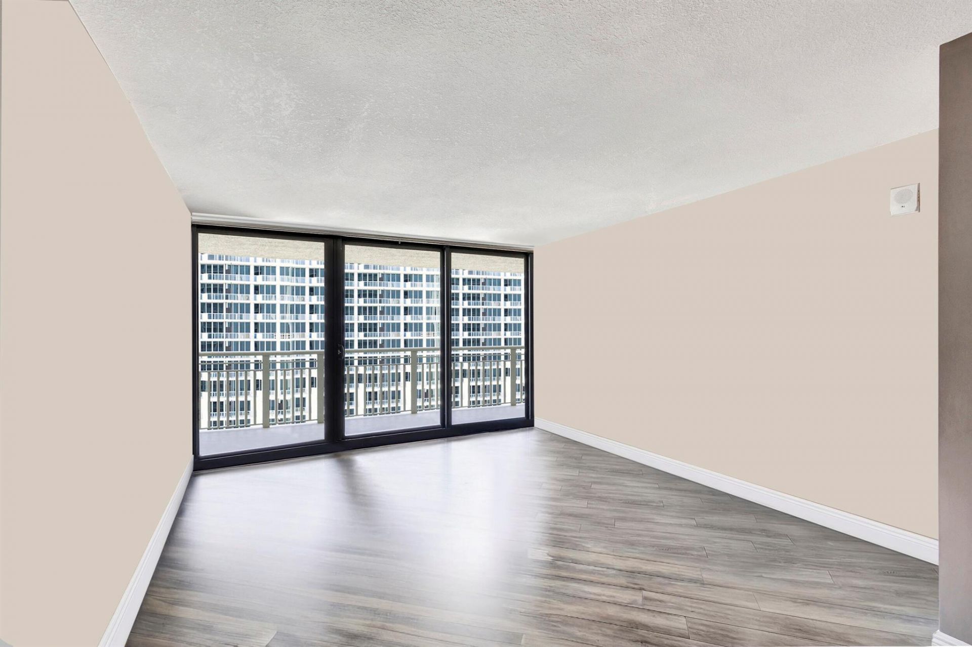 3000 N Ocean Drive, Unit 17-B, Singer Island, FL 33404 Photo