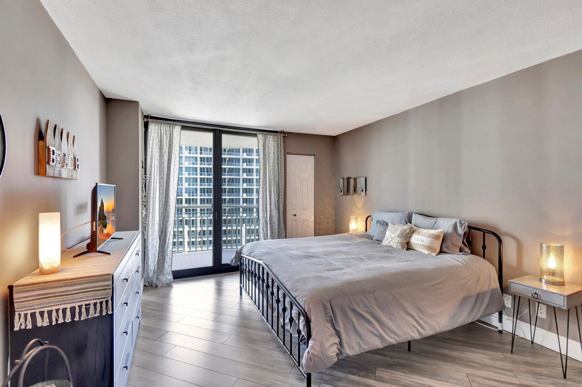 3000 N Ocean Drive, Unit 17-B, Singer Island, FL 33404 Photo