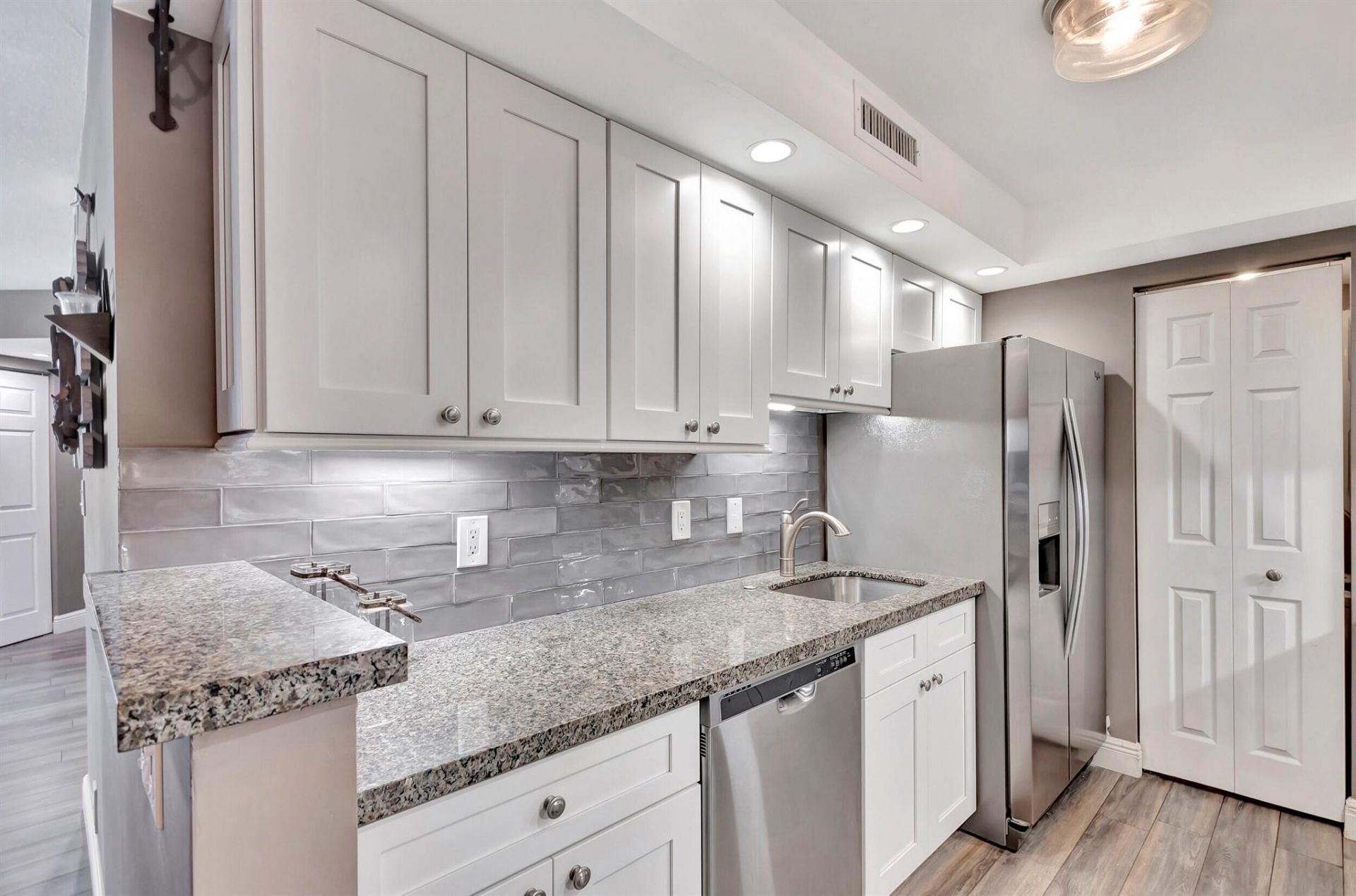 3000 N Ocean Drive, Unit 17-B, Singer Island, FL 33404 Photo