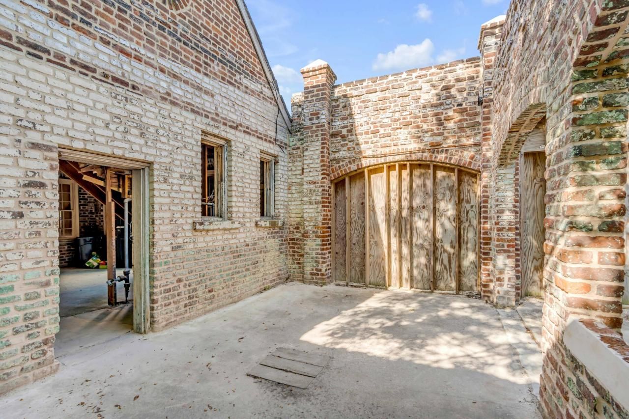 80 Ashley Avenue Photo 8