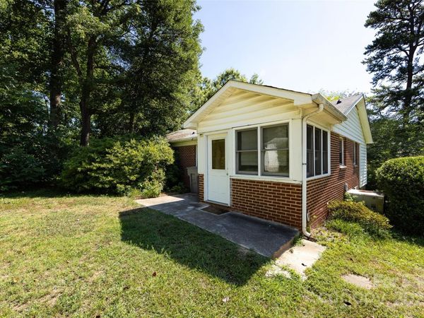 2001 Mcdonald Drive, Charlotte, NC 28216