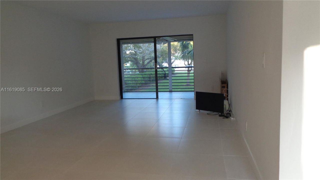 6085 N Sabal Palm Blvd, Unit 204, Tamarac, FL 33319 Photo