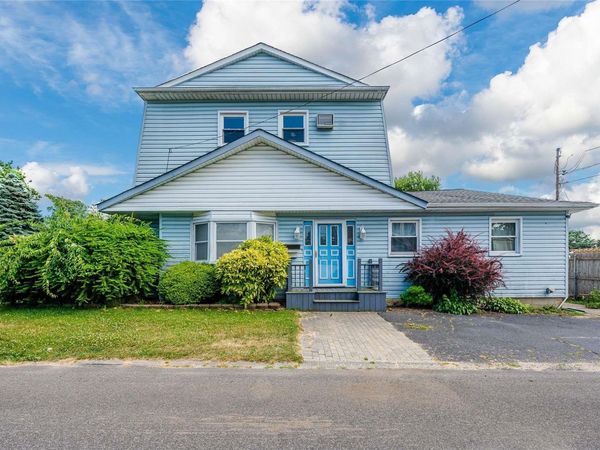 7 Gary Street, Lindenhurst, NY 11757