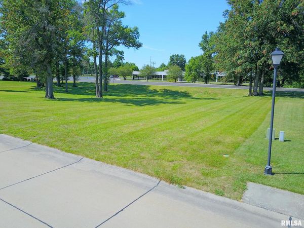 3 EASTLAND Court, Carlinville, IL 62626