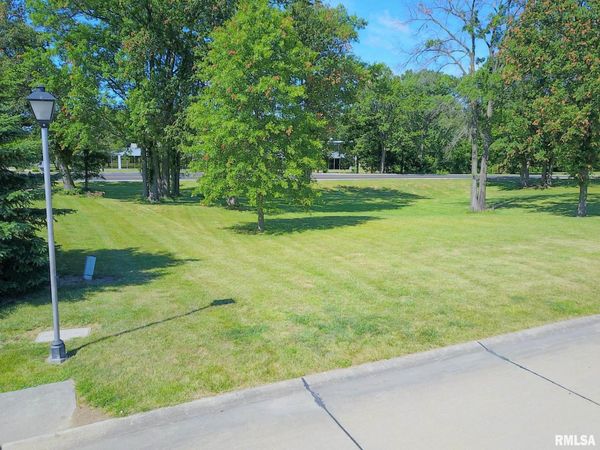 5 EASTLAND Court, Carlinville, IL 62626