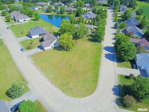 6 EASTLAND Court, Carlinville, IL 62626