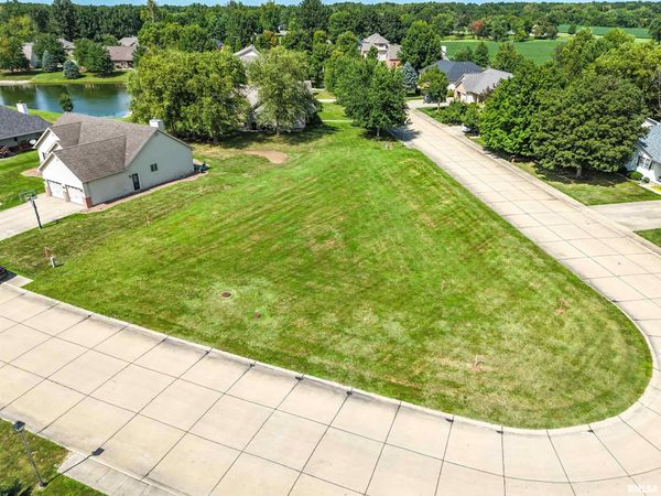 6 EASTLAND Court, Carlinville, IL 62626