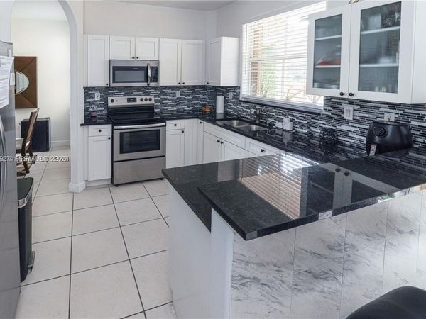 4866 NW 108th Psge, Unit 4866, Doral, FL 33178