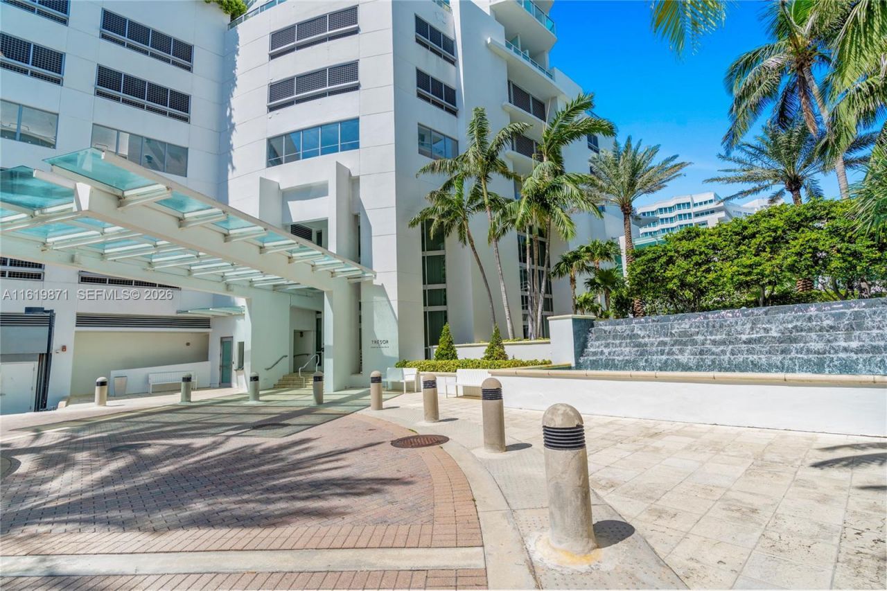 4401 Collins Ave, Unit 1007, Miami Beach, FL 33140 Photo