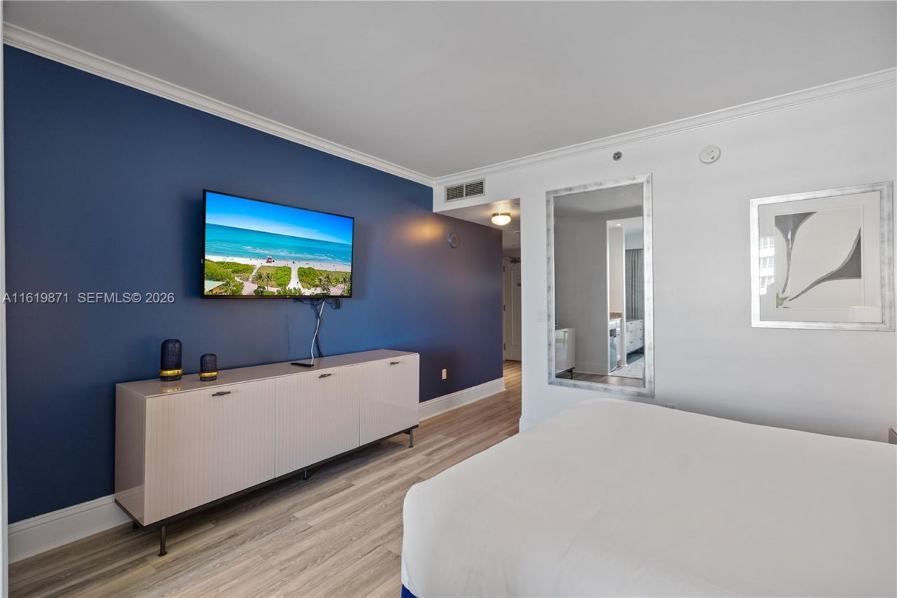 4401 Collins Ave, Unit 1007, Miami Beach, FL 33140 Photo