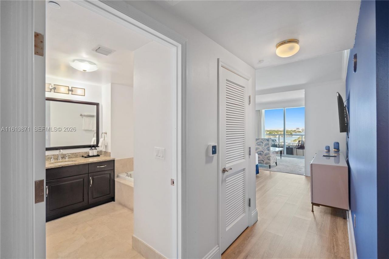 4401 Collins Ave, Unit 1007, Miami Beach, FL 33140 Photo