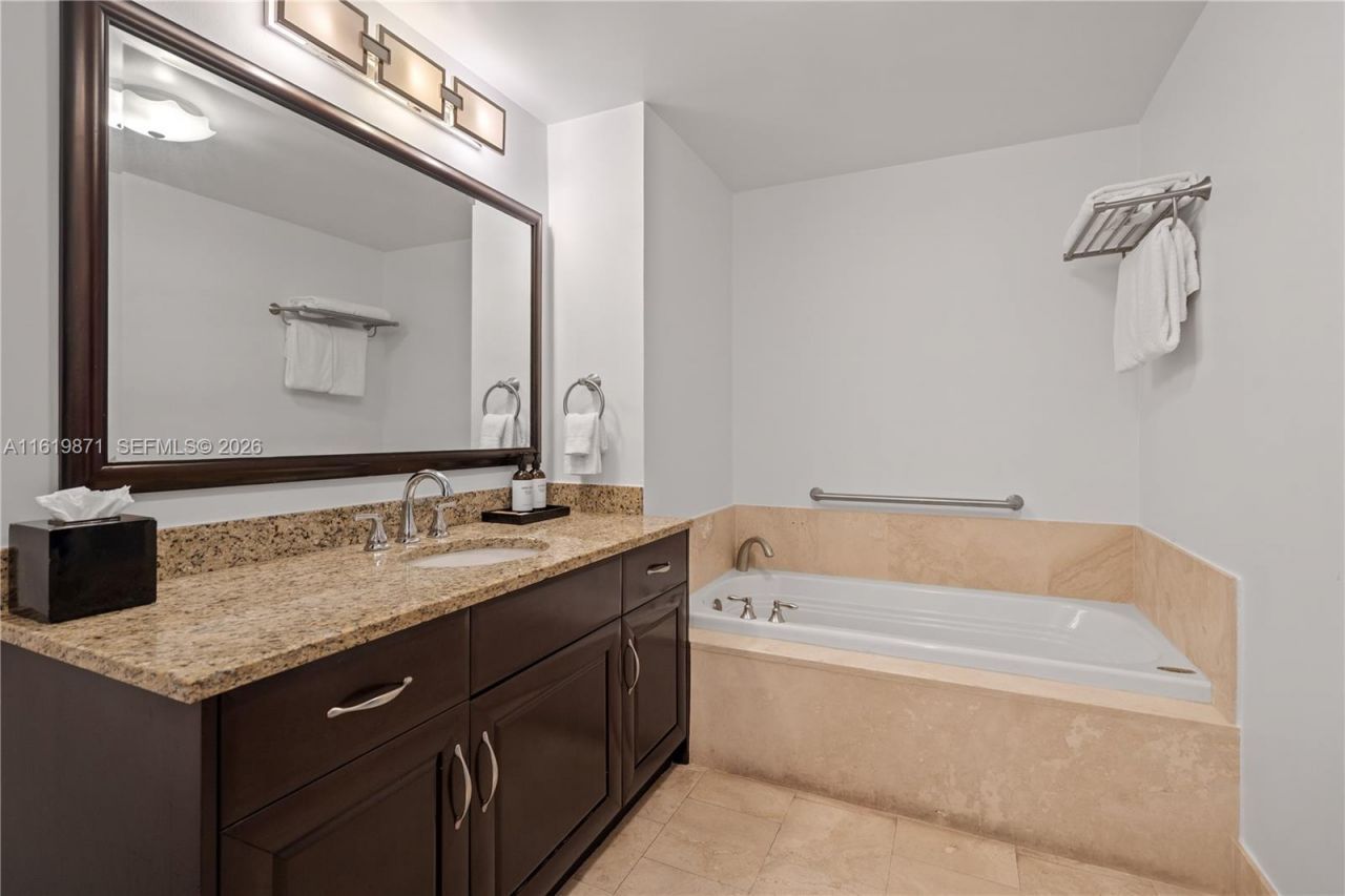 4401 Collins Ave, Unit 1007, Miami Beach, FL 33140 Photo