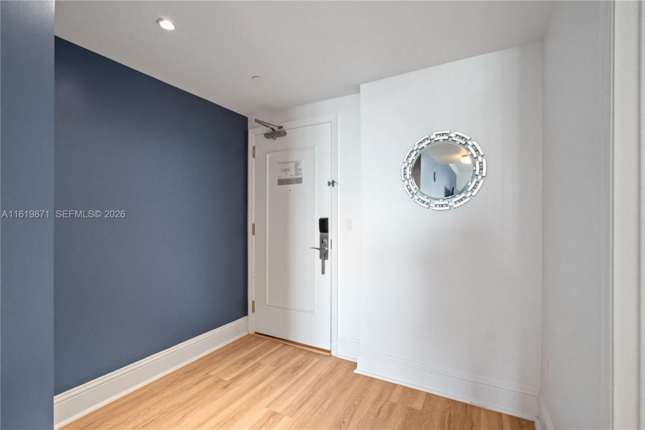4401 Collins Ave, Unit 1007, Miami Beach, FL 33140 Photo