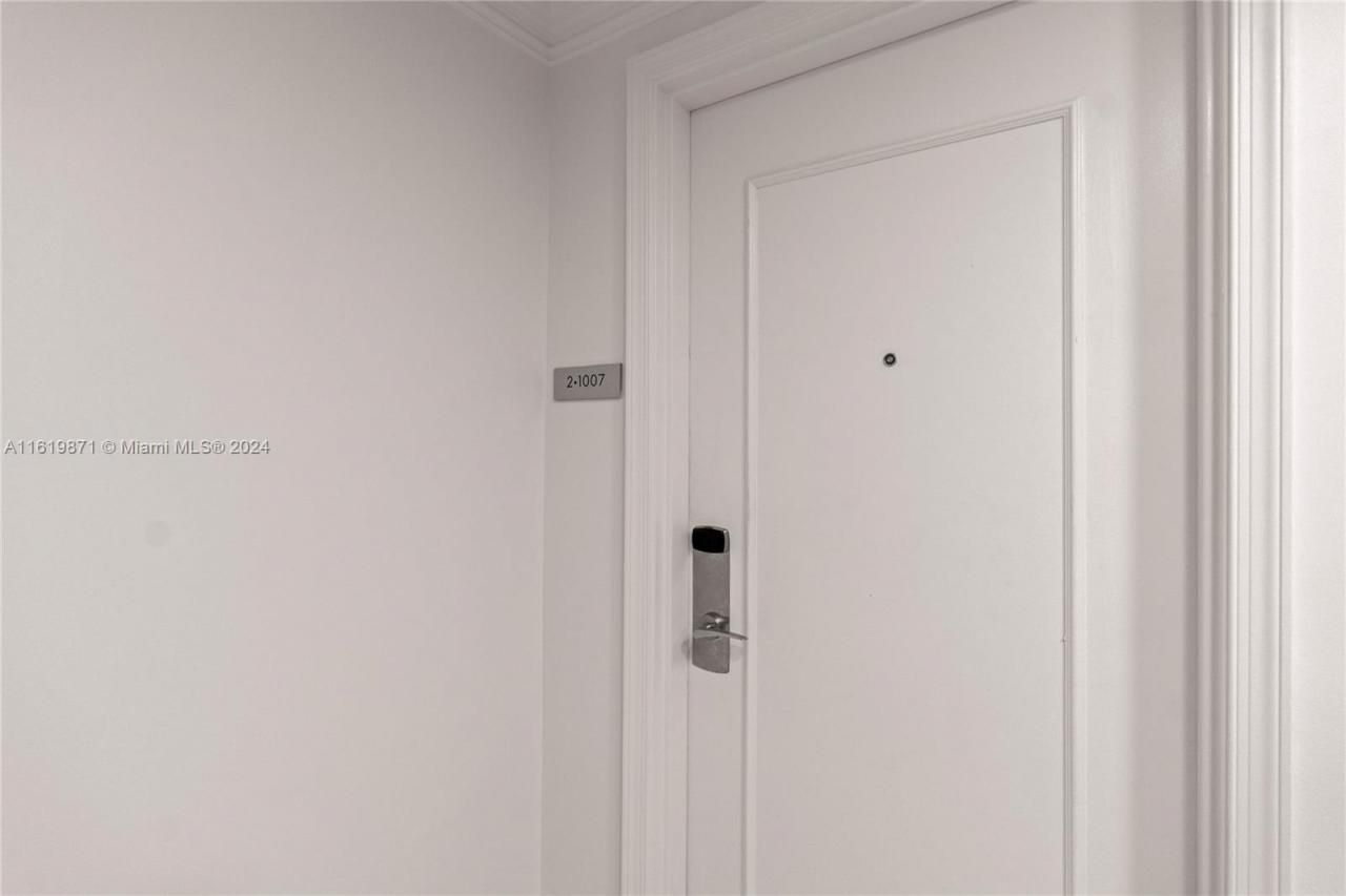 4401 Collins Ave, Unit 1007, Miami Beach, FL 33140 Photo