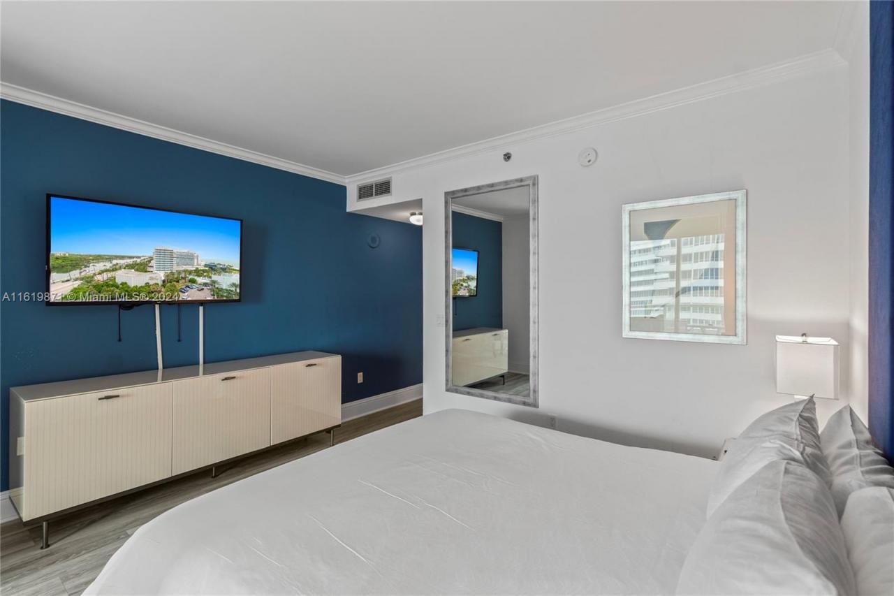4401 Collins Ave, Unit 1007, Miami Beach, FL 33140 Photo