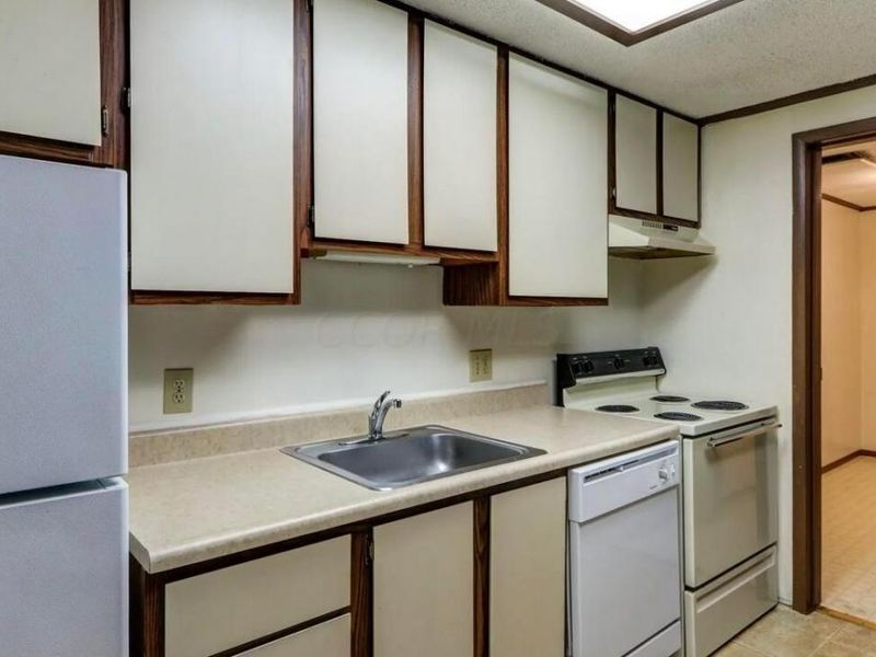 4468 Reinbeau Drive, Columbus, OH 43232 Photo 12