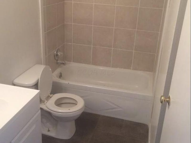 4468 Reinbeau Drive, Columbus, OH 43232 Photo 6