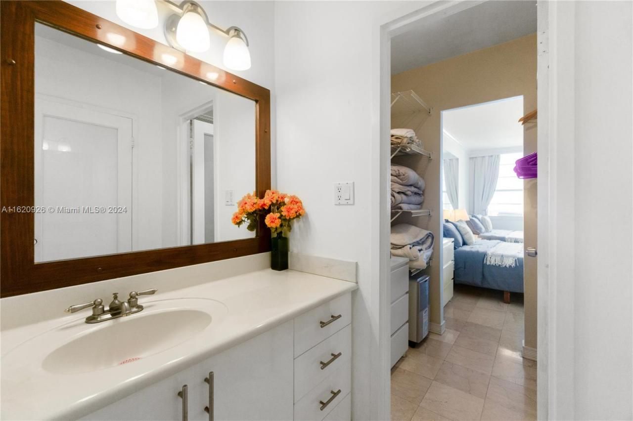 100 Lincoln Rd, Unit 820, Miami Beach, FL 33139 Photo