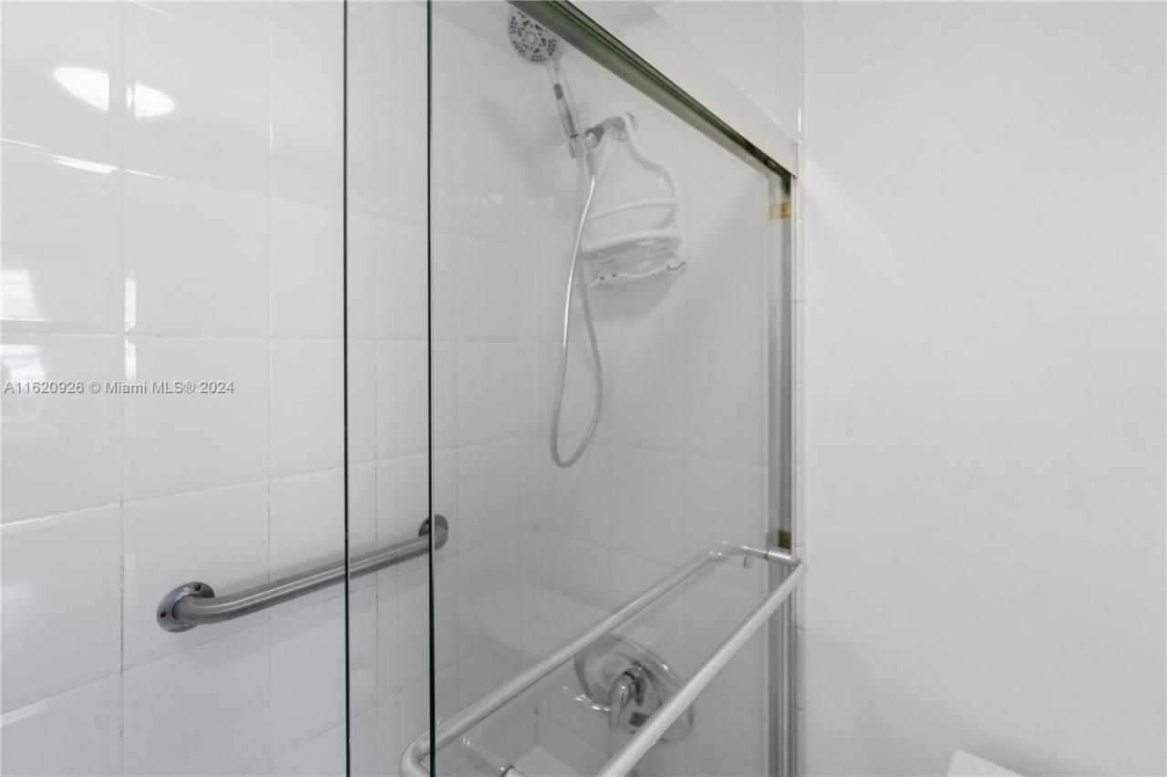100 Lincoln Rd, Unit 820, Miami Beach, FL 33139 Photo