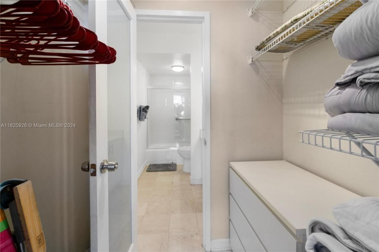 100 Lincoln Rd, Unit 820, Miami Beach, FL 33139 Photo