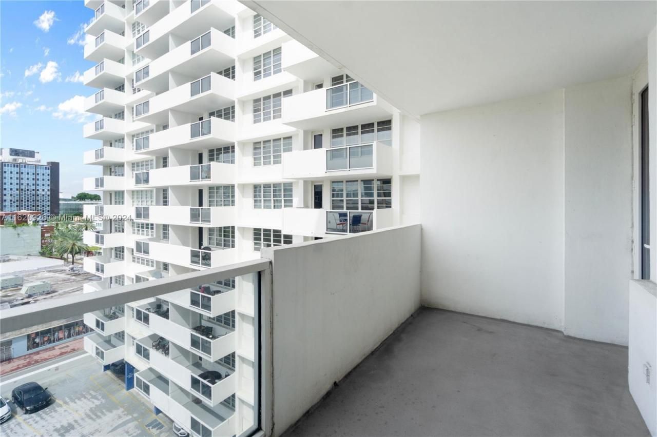 100 Lincoln Rd, Unit 820, Miami Beach, FL 33139 Photo