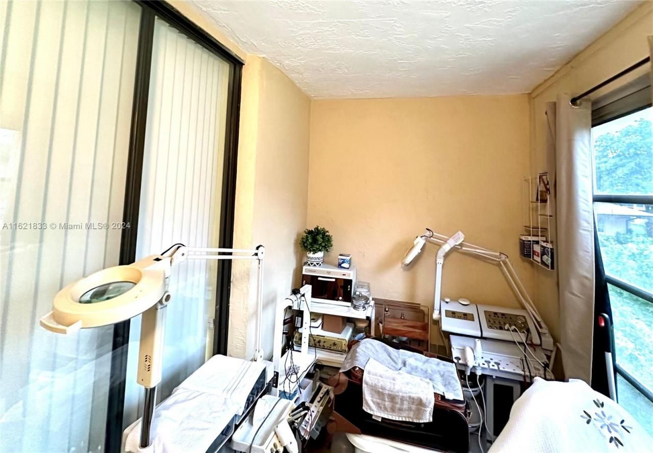 2831 Somerset Dr, Unit 206, Lauderdale Lakes, FL 33311 Photo