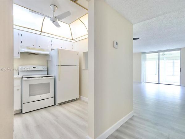 6870 Royal Palm Blvd, Unit 210M, Margate, FL 33063