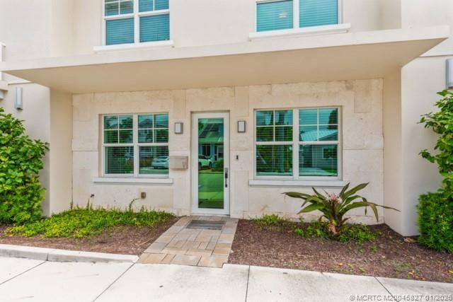 53 SE Seminole Street, Unit 2B, Stuart, FL 34994 Photo