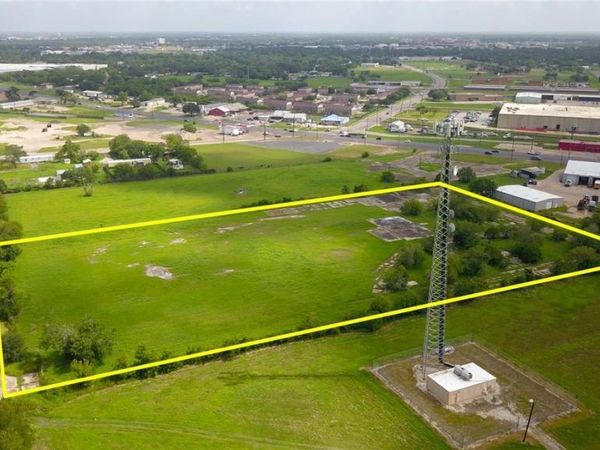 2608 Plainview Street, Victoria, TX 77901