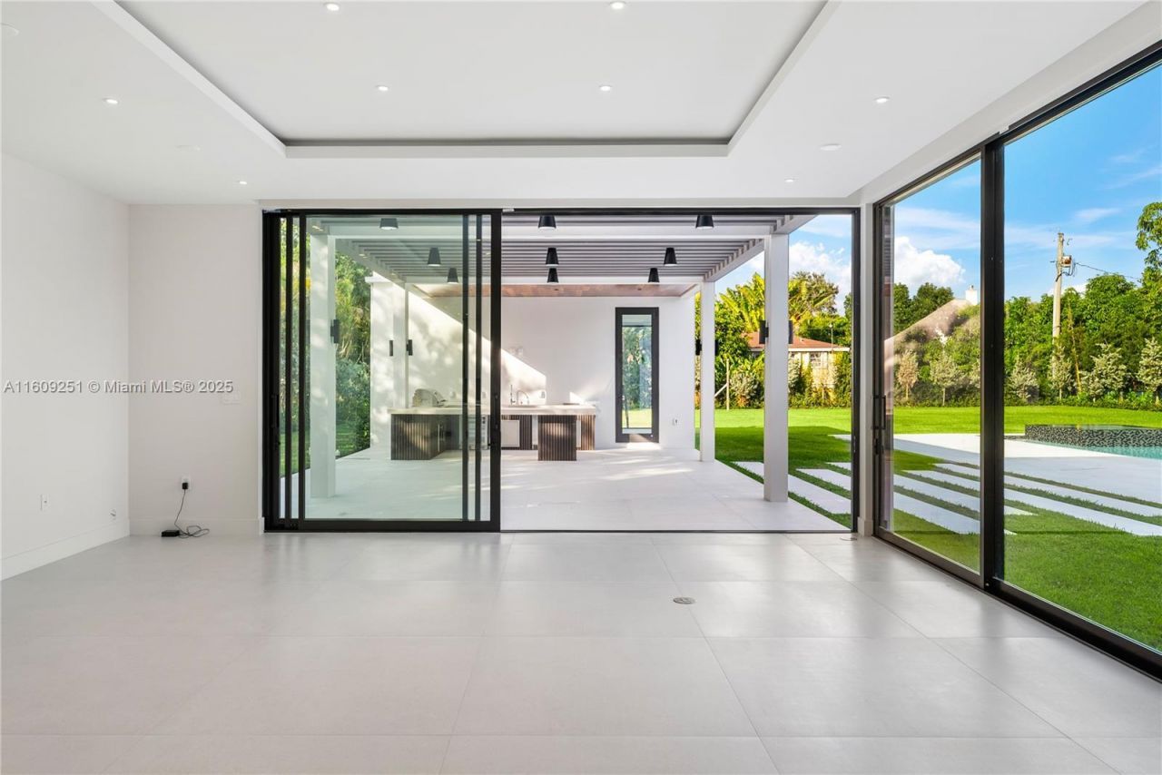 6675 SW 96th St, Pinecrest, FL 33156 Photo