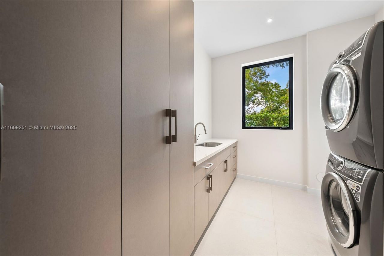 6675 SW 96th St, Pinecrest, FL 33156 Photo