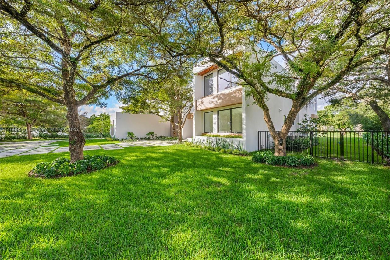 6675 SW 96th St, Pinecrest, FL 33156 Photo