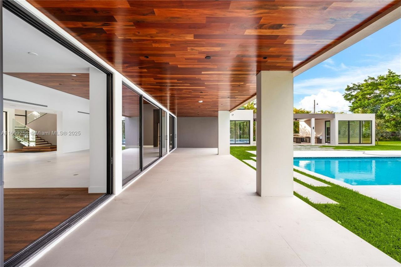 6675 SW 96th St, Pinecrest, FL 33156 Photo