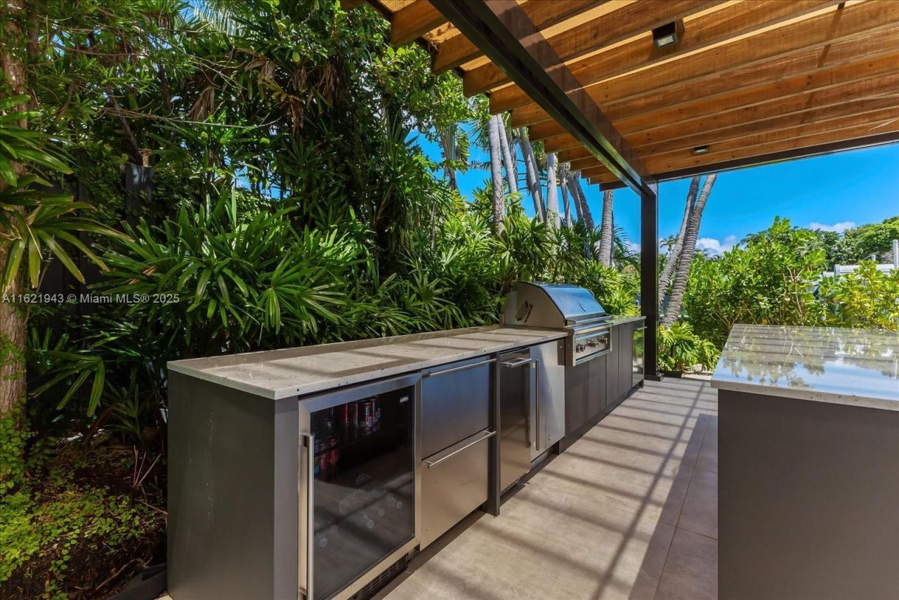 161 Cape Florida Dr, Key Biscayne, FL 33149 Photo