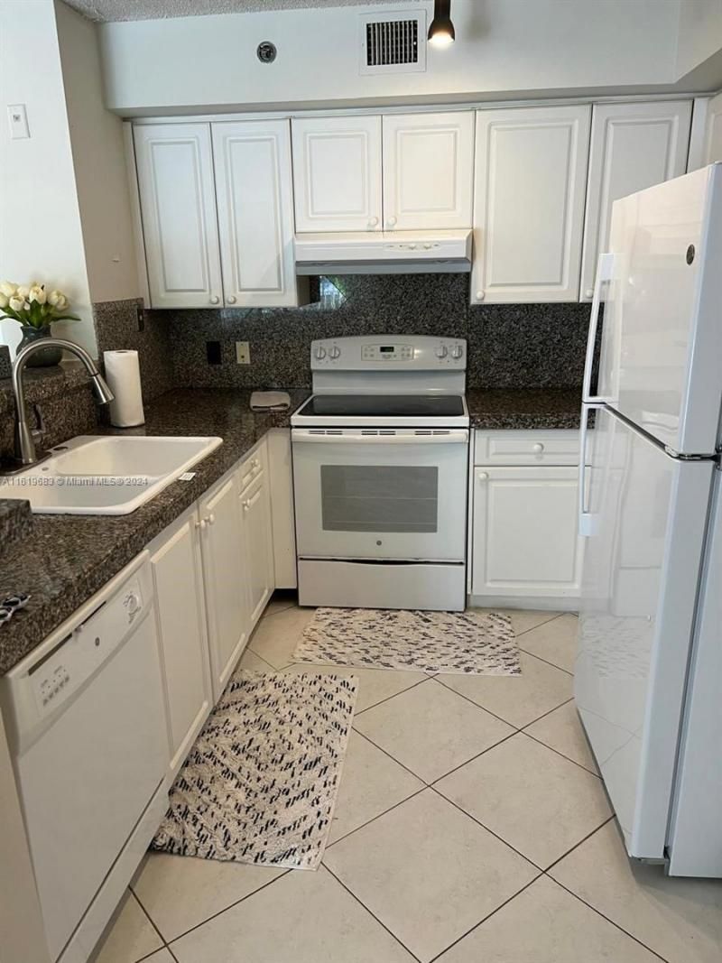 19901 E Country Club Dr, Unit 2207, Aventura, FL 33180 Photo