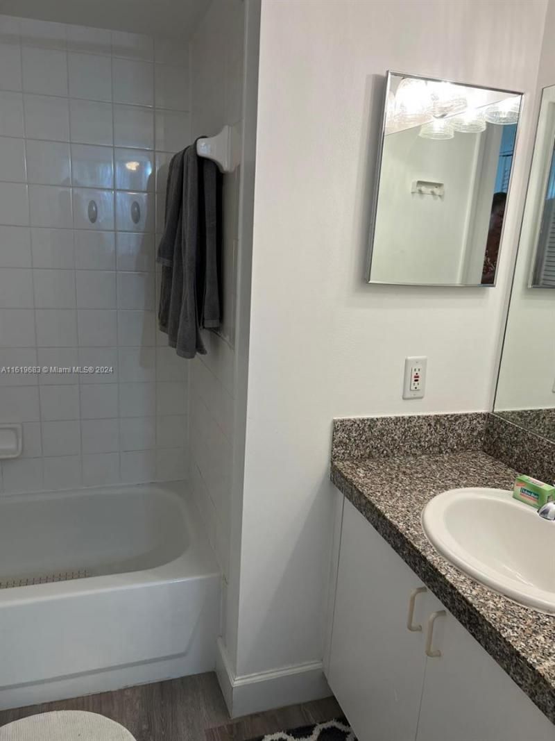 19901 E Country Club Dr, Unit 2207, Aventura, FL 33180 Photo