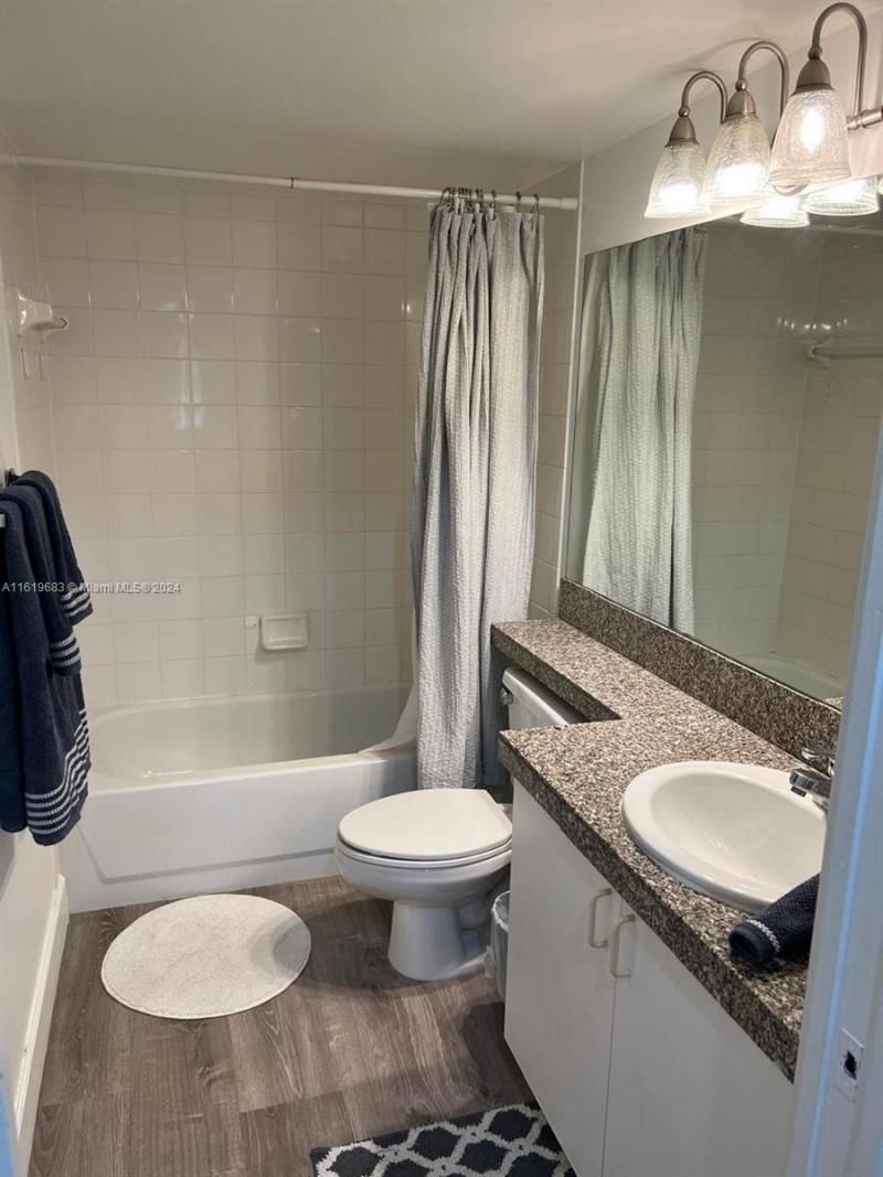 19901 E Country Club Dr, Unit 2207, Aventura, FL 33180 Photo