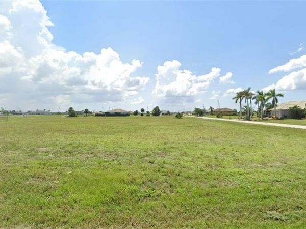 4212 NW 39th ST, CAPE CORAL, FL 33993