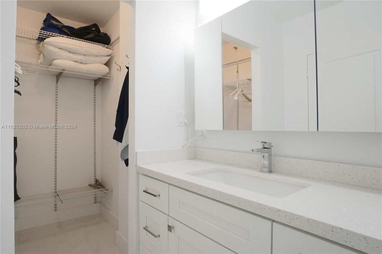 100 Lincoln Rd, Unit 436, Miami Beach, FL 33139 Photo
